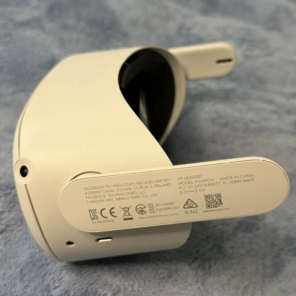Oculus Quest 2 64GB VR Headset Only KW49CM